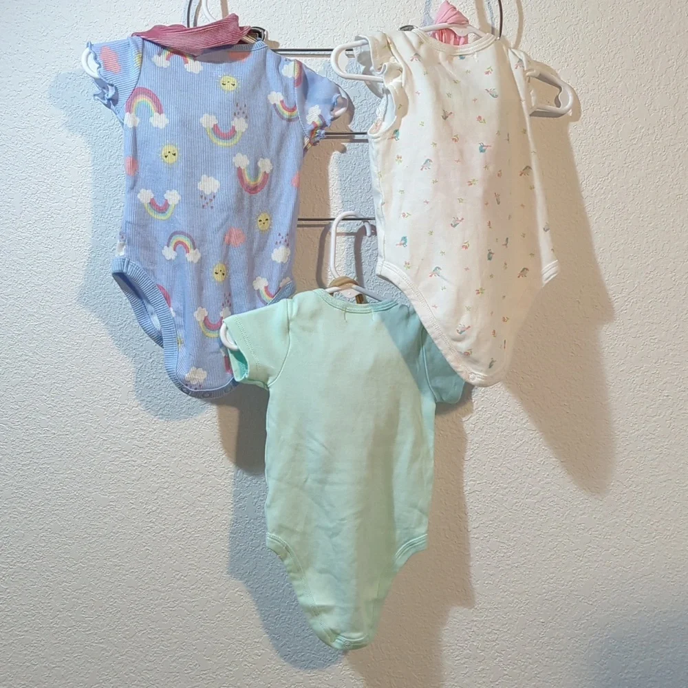Lot of Baby Girl Outfits 9 pc 3 ea Onesie Bottoms Bows All matching sets 6-9 mo